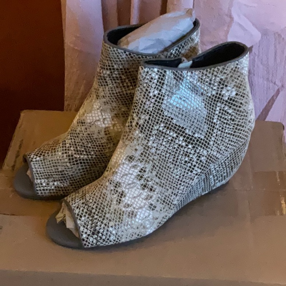Naughty Monkey Kuda Multi Color Snake Print Leather Wedge Bootie Size 9.5, NIB
